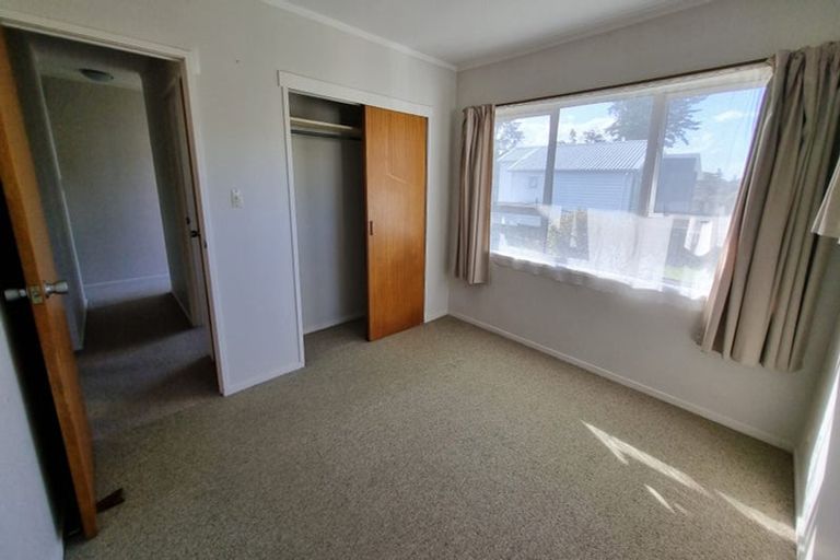 Photo of property in 1 Cleve Road, Green Bay, Auckland, 0604