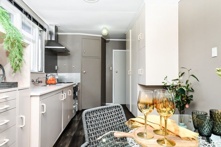 Photo of property in 18 Douglas Crescent, Fairfield, Hamilton, 3214