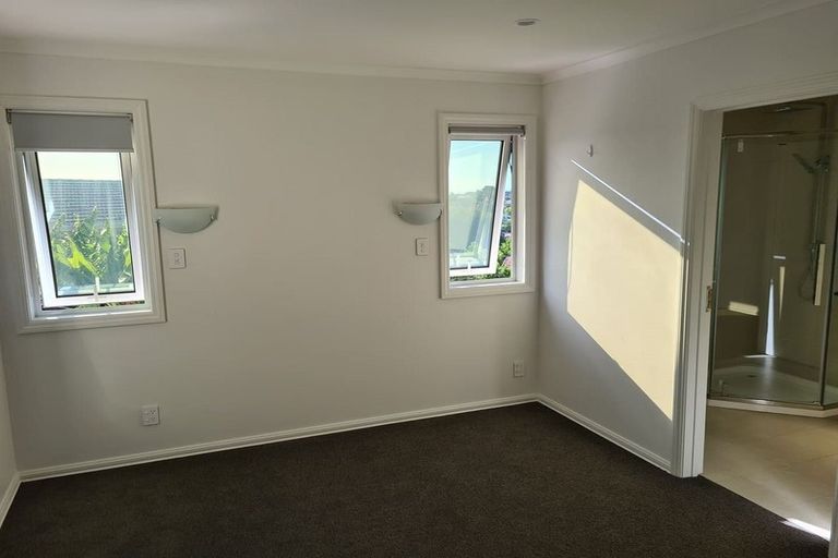 Photo of property in 36 Trias Road, Totara Vale, Auckland, 0629