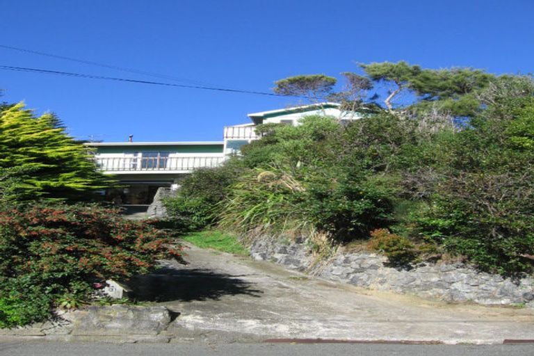 Photo of property in 11 Paparangi Crescent, Paparangi, Wellington, 6037