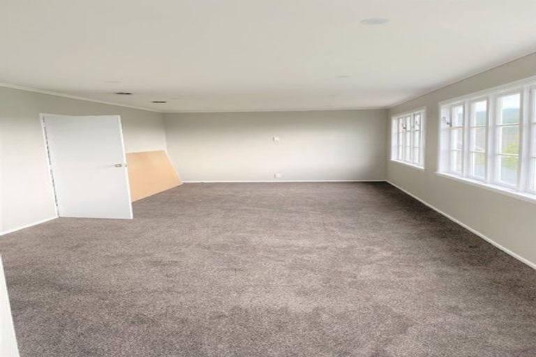 Photo of property in 94 Nicholson Road, Khandallah, Wellington, 6035