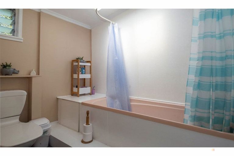 Photo of property in 5 Painstown Road, Waimate, 7978