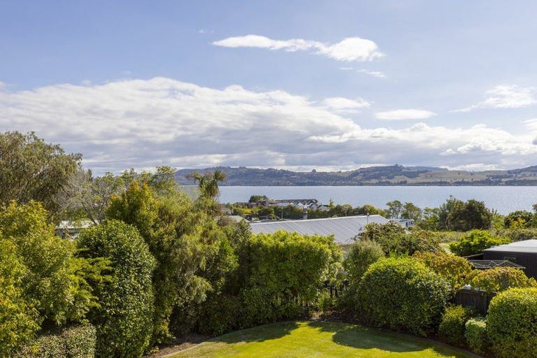 Photo of property in 3 Ingle Avenue, Waipahihi, Taupo, 3330