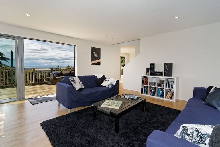 Photo of property in 23 Quinns Road, Waiatarua, Auckland, 0612