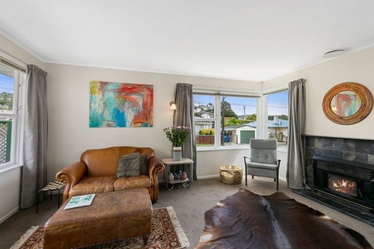 Photo of property in 25 Catherine Crescent, Paparangi, Wellington, 6037