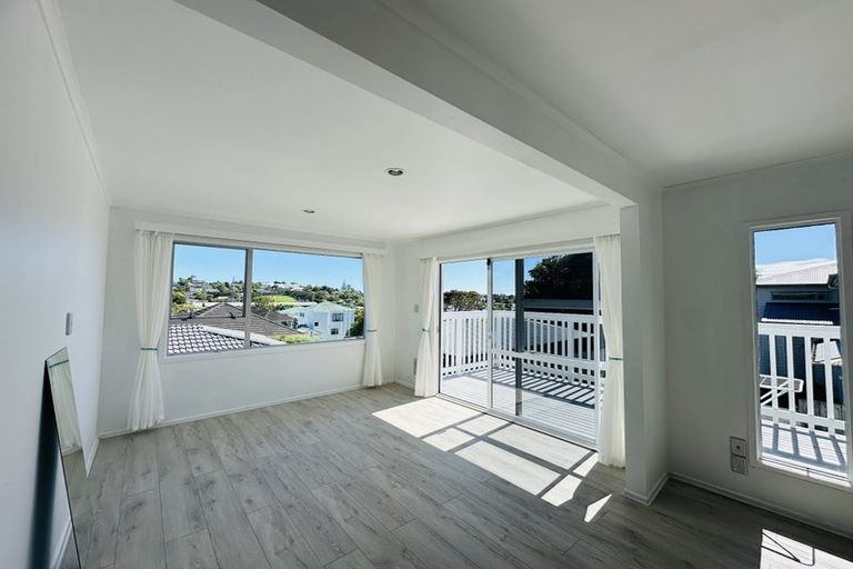 Photo of property in 21 Ludlow Terrace, Totara Vale, Auckland, 0627