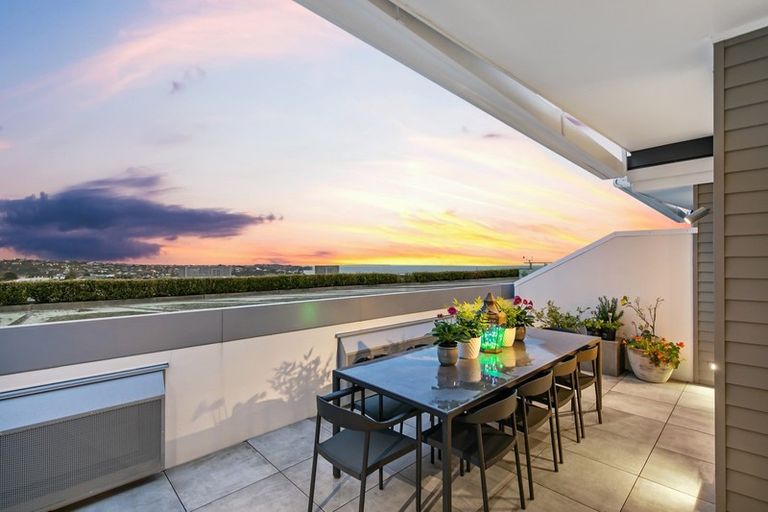 Photo of property in 203/585 Beach Road, Rothesay Bay, Auckland, 0630