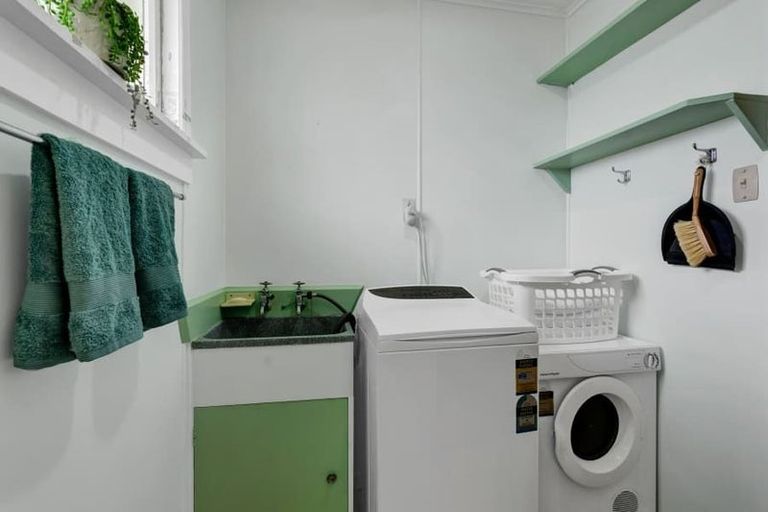 Photo of property in 2/53 Young Street, New Plymouth, 4310