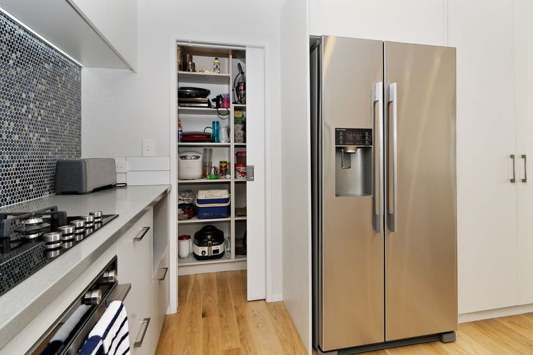 Photo of property in 23 Quinns Road, Waiatarua, Auckland, 0612