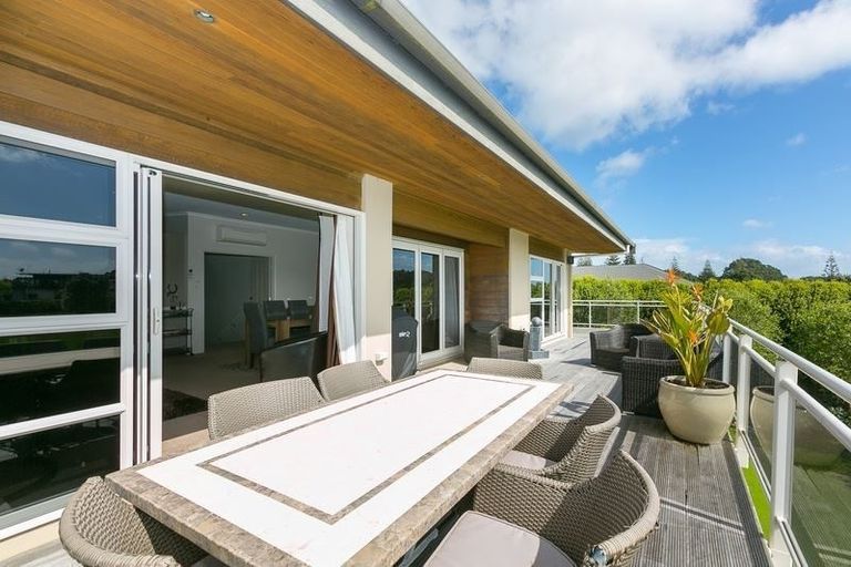 Photo of property in 3 Sampson Avenue, Waiwhakaiho, New Plymouth, 4312