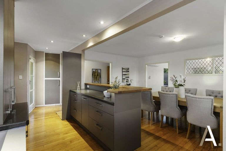 Photo of property in 80 La Trobe Street, Pakuranga Heights, Auckland, 2010