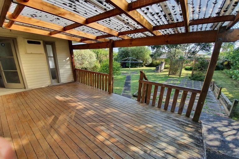 Photo of property in 33 Tahi Terrace, Glen Eden, Auckland, 0602