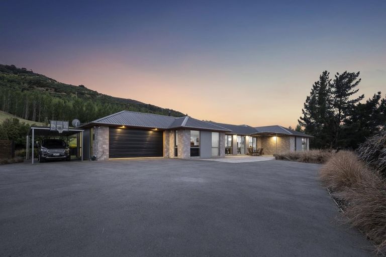 Photo of property in 37 Tara Hills Drive, North Taieri, Mosgiel, 9092
