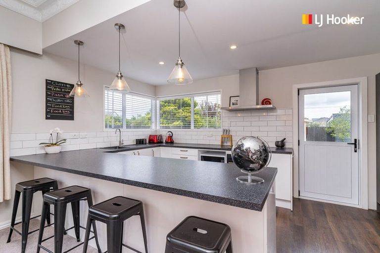 Photo of property in 10 Hargest Crescent, Saint Kilda, Dunedin, 9012