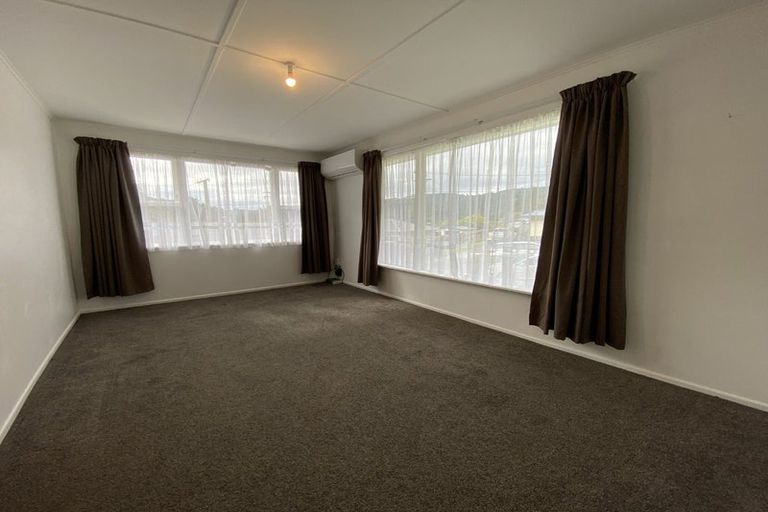 Photo of property in 19 Shackleton Grove, Stokes Valley, Lower Hutt, 5019