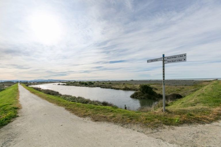 Photo of property in 9 Albert Street, Clive, 4102