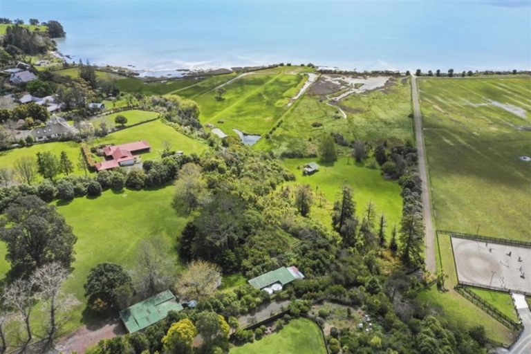 Photo of property in 329 Clifton Road, Whitford, Howick, 2571