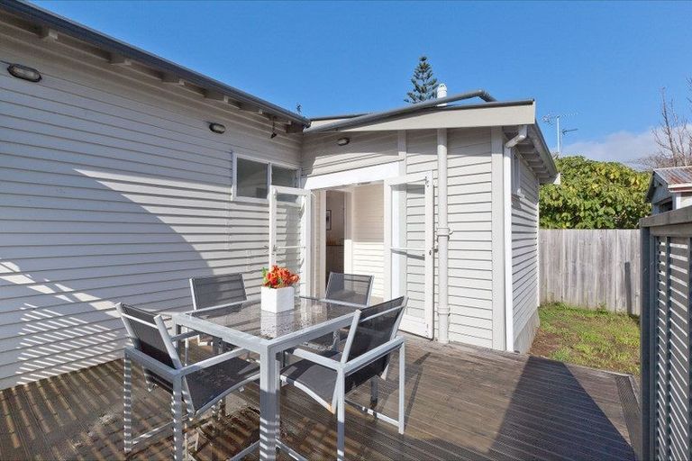 Photo of property in 12 Nikau Street, New Lynn, Auckland, 0600