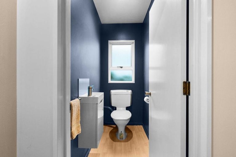 Photo of property in 4 Broadfell Avenue, Avonhead, Christchurch, 8042