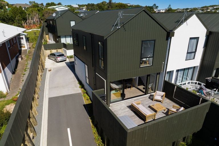 Photo of property in 15/6 Oswald Crescent, Paparangi, Wellington, 6037