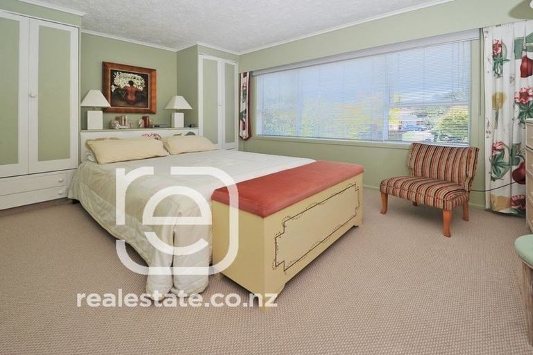 Photo of property in 124 Gossamer Drive, Pakuranga Heights, Auckland, 2010