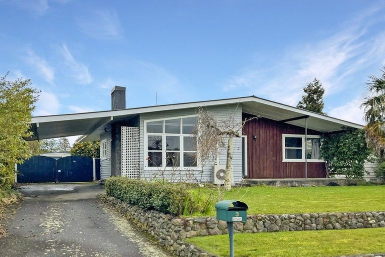 Photo of property in 3 Greenock Place, Awapuni, Palmerston North, 4412