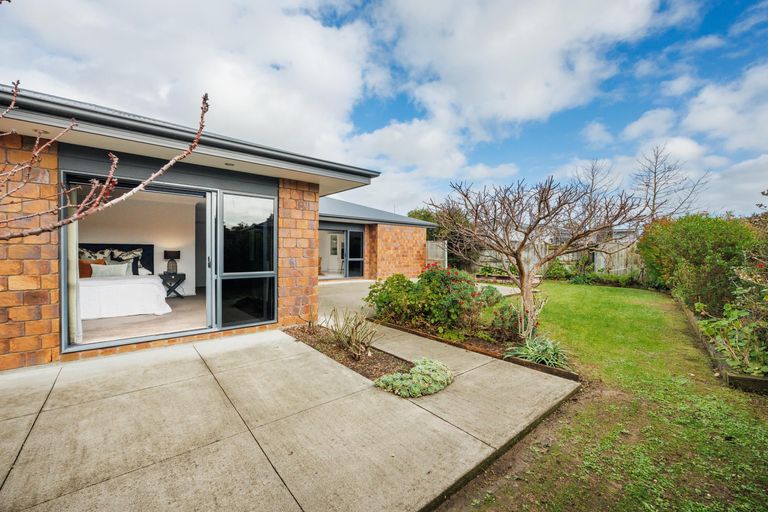 Photo of property in 22 Oak Crescent, Ashhurst, 4810