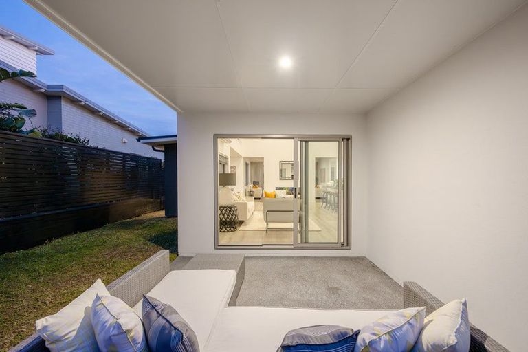 Photo of property in 8 Tuatini Place, Long Bay, Auckland, 0630