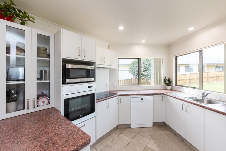 Photo of property in 63 Pacific Drive, Fitzherbert, Palmerston North, 4410