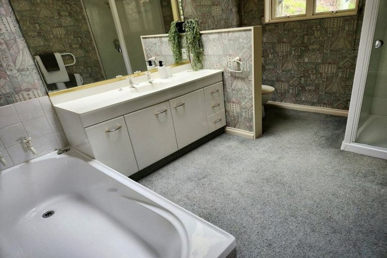 Photo of property in 233a Whites Line East, Waiwhetu, Lower Hutt, 5010