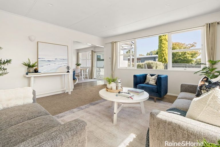 Photo of property in 10 Mahupuku Street, Greytown, 5712