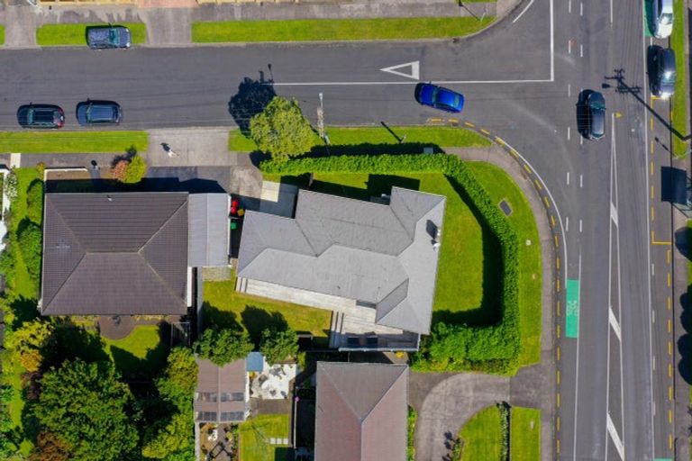 Photo of property in 215 Mangorei Road, Merrilands, New Plymouth, 4312