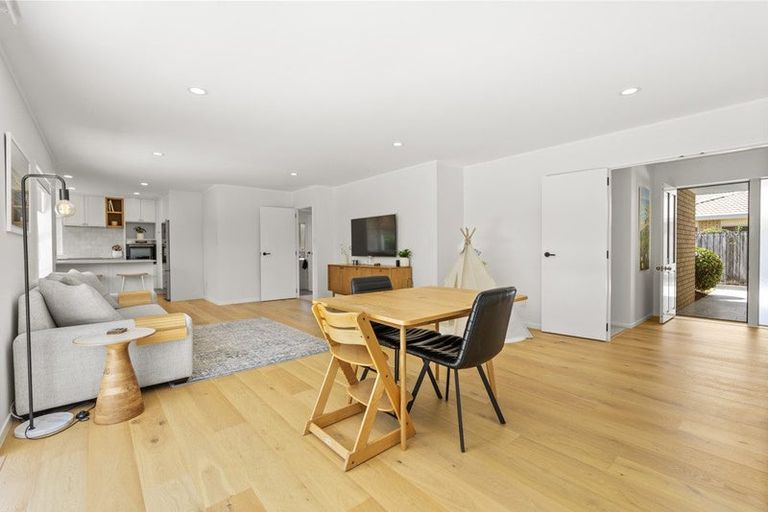 Photo of property in 12 Judd Place, Orewa, 0931