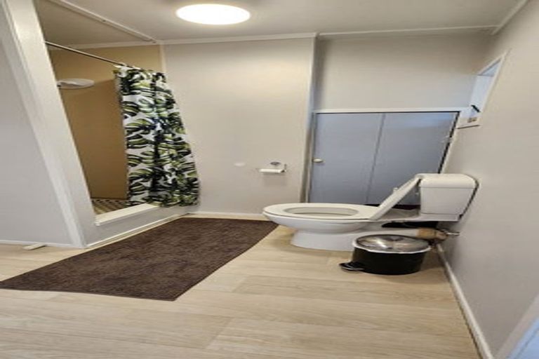 Photo of property in 62a Captain Scott Road, Glen Eden, Auckland, 0602