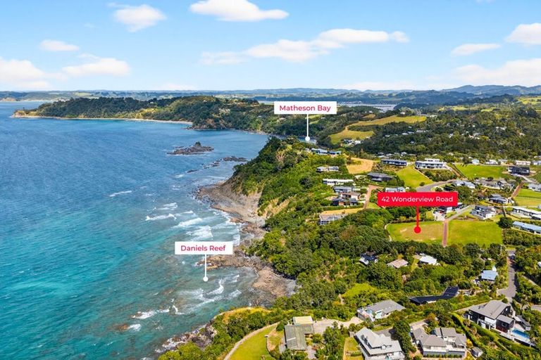 Photo of property in 42 Wonderview Road, Leigh, 0985