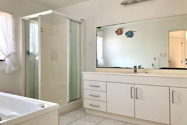 Photo of property in 30 Vintage Drive, Henderson, Auckland, 0612