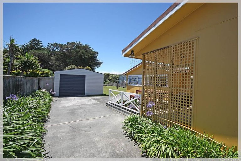 Photo of property in 9 Dewe Terrace, Foxton Beach, Foxton, 4815