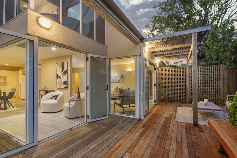 Photo of property in 2/99 Hebron Road, Waiake, Auckland, 0630