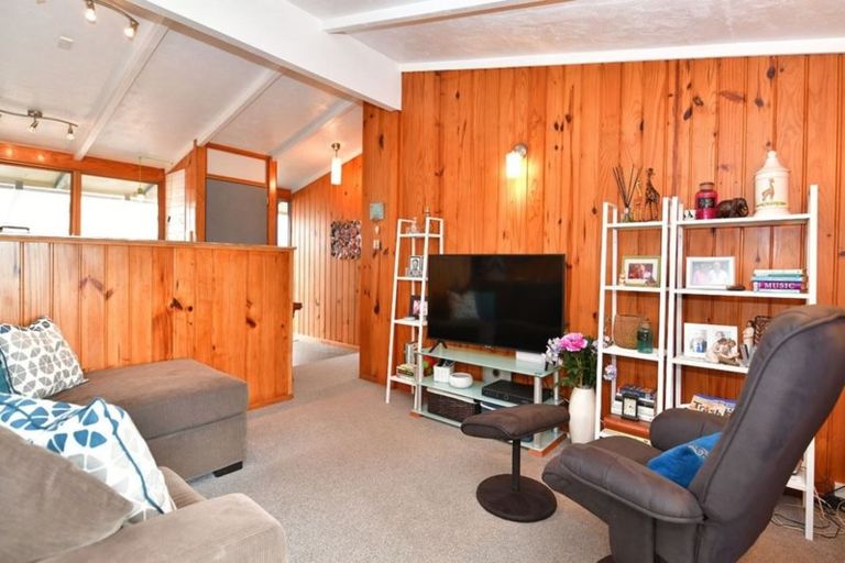 Photo of property in 328 Whangaparaoa Road, Stanmore Bay, Whangaparaoa, 0932