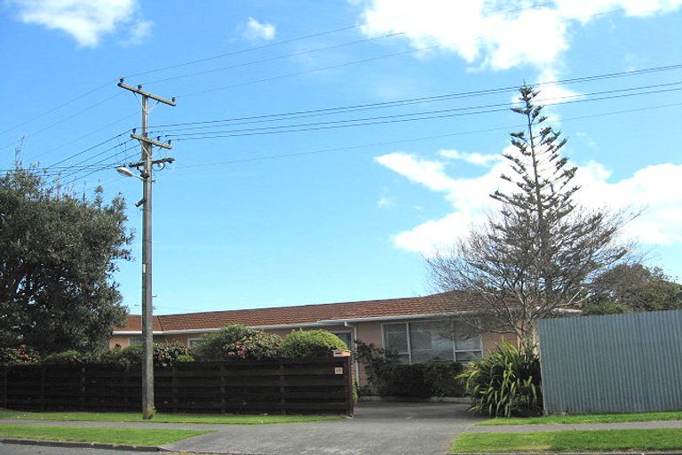 Photo of property in 15 Miro Street, Castlecliff, Whanganui, 4501