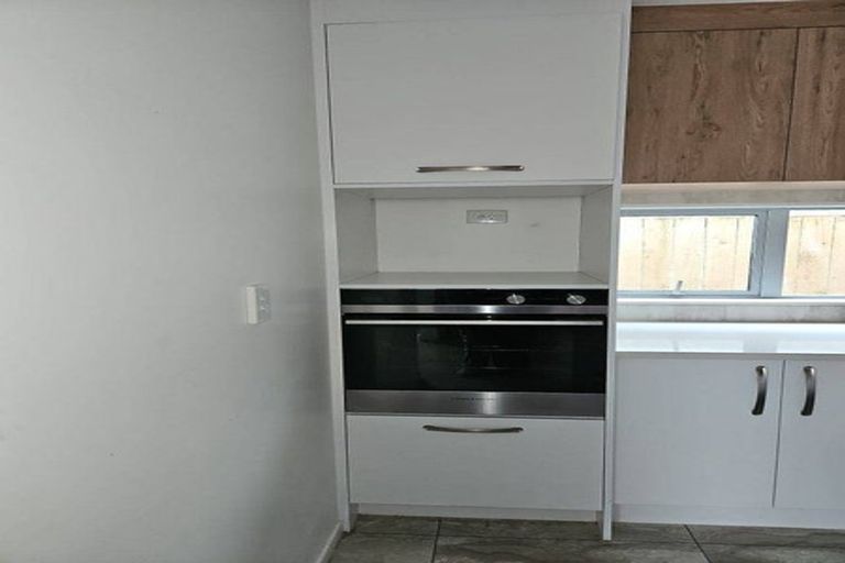 Photo of property in 10 Cliff Road, Papakura, 2110