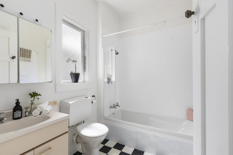 Photo of property in 15 Charlotte Avenue, Brooklyn, Wellington, 6021