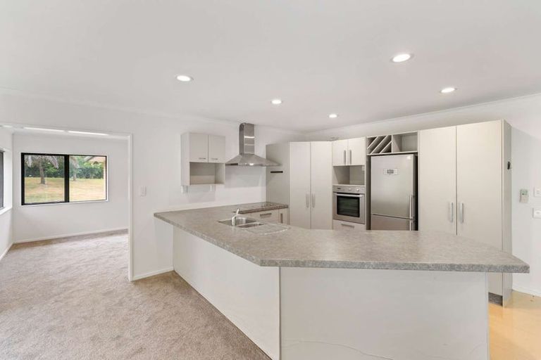 Photo of property in 10 Gleaming Place, Waiuku, 2123