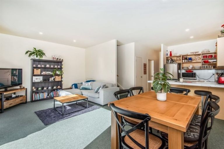 Photo of property in 8/11 The Avenue, Albany, Auckland, 0632