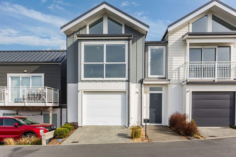 Photo of property in 3 Kopua Place, Whitby, Porirua, 5024