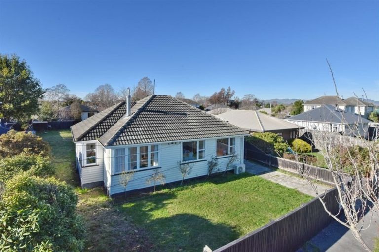 Photo of property in 16 Bateman Avenue, Bryndwr, Christchurch, 8053