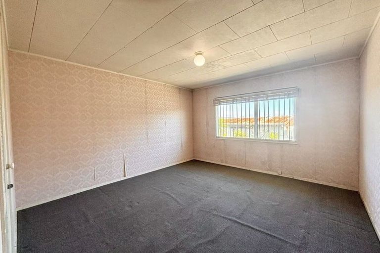 Photo of property in 190 Universal Drive, Henderson, Auckland, 0610