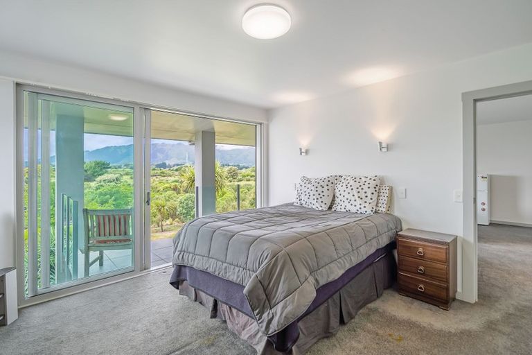 Photo of property in 18 Olliver Grove, Waikanae Beach, Waikanae, 5036