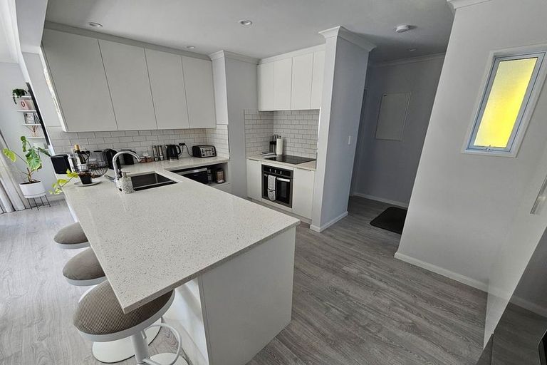 Photo of property in 19a Viridian Lane, Greenhithe, Auckland, 0632