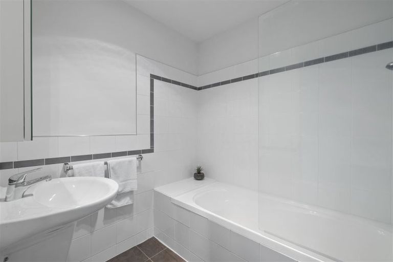 Photo of property in 2/88 Mathesons Road, Phillipstown, Christchurch, 8011